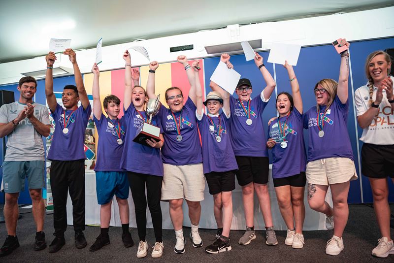 Beech Academy - 2022 National Table Cricket Winners with Ben Foakes and Georgia Adams for web.jpg