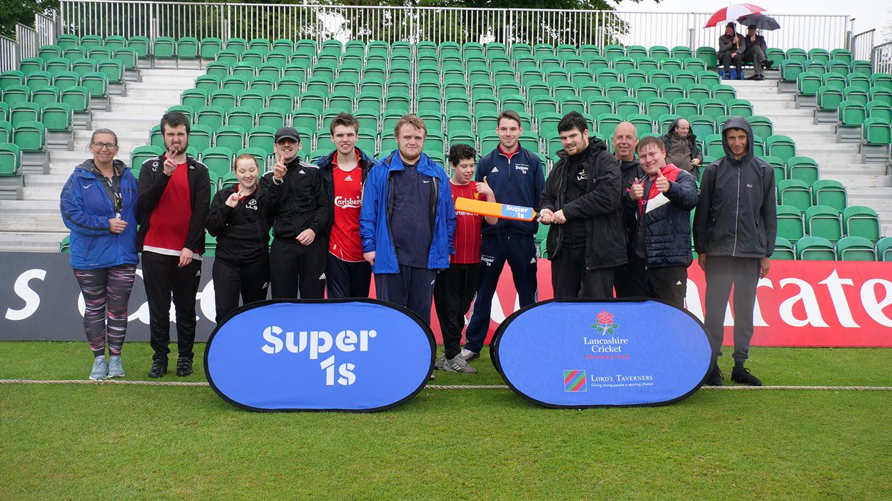 Liverpool Super 1s Team Pic.JPG