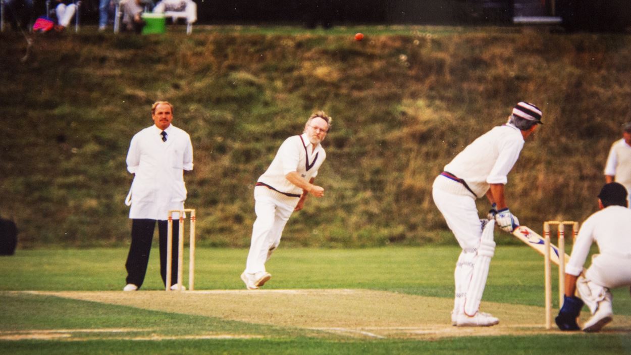 Sir Richard Stilgoe bowls at Arundel Castle.jpg