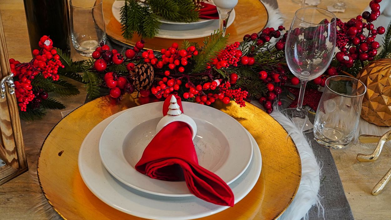 christmas-dinner-4712250_1920.jpg
