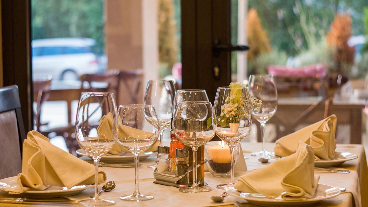 restaurant-449952.jpg