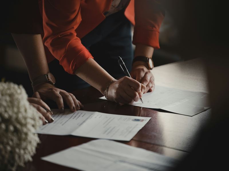 Document signing.jpg (1)